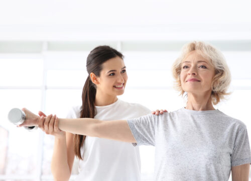 Physiotherapist working with elderly patient in modern clinic - Poliklinika Medikol Osteoporoza