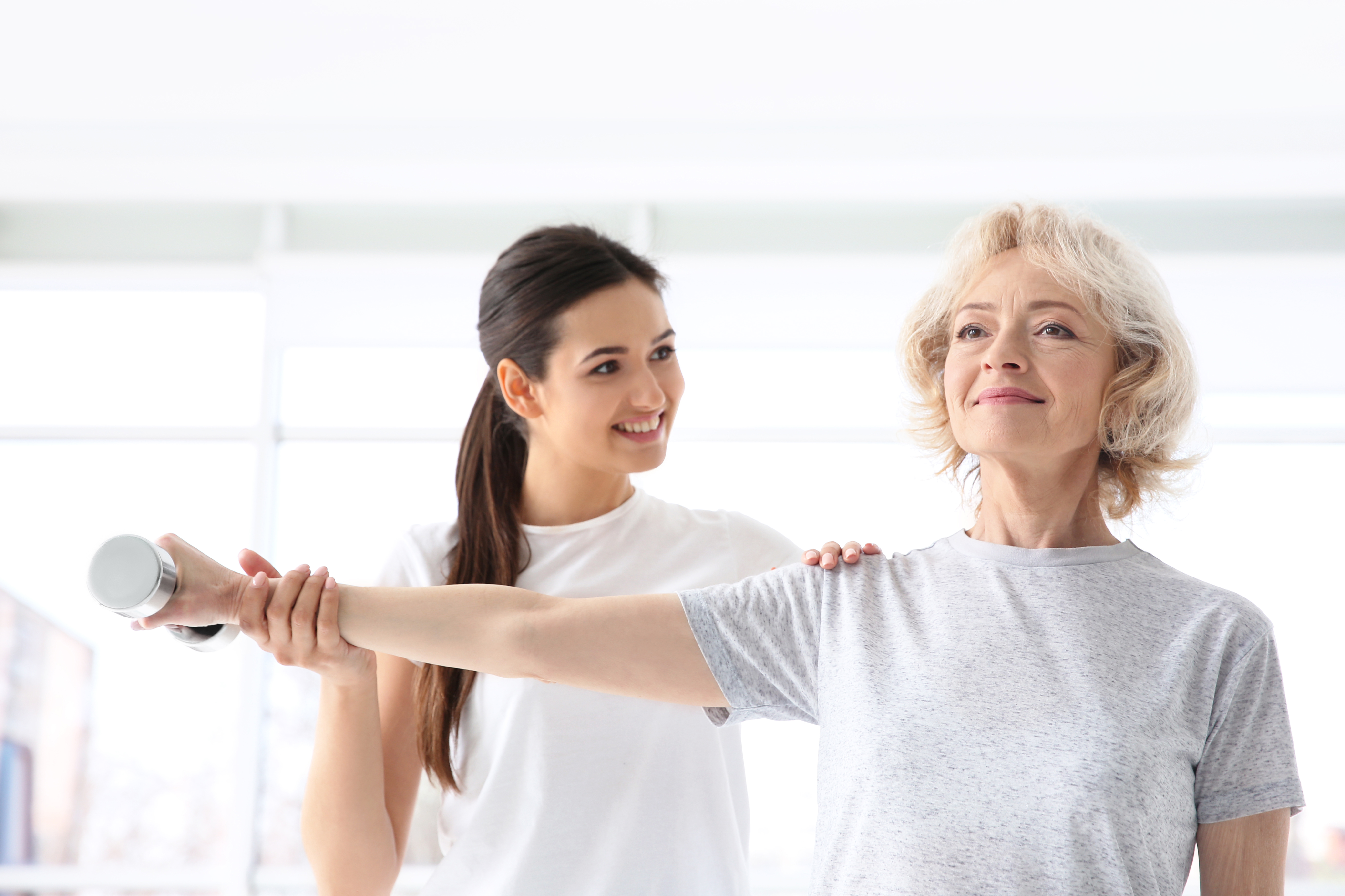 Physiotherapist working with elderly patient in modern clinic - Poliklinika Medikol Osteoporoza