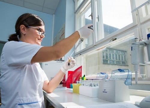 U specijalističkom medicinsko-biokemijskom laboratoriju Poliklinike Medikol možete obaviti gotovo 400 različitih laboratorijskih pretraga.